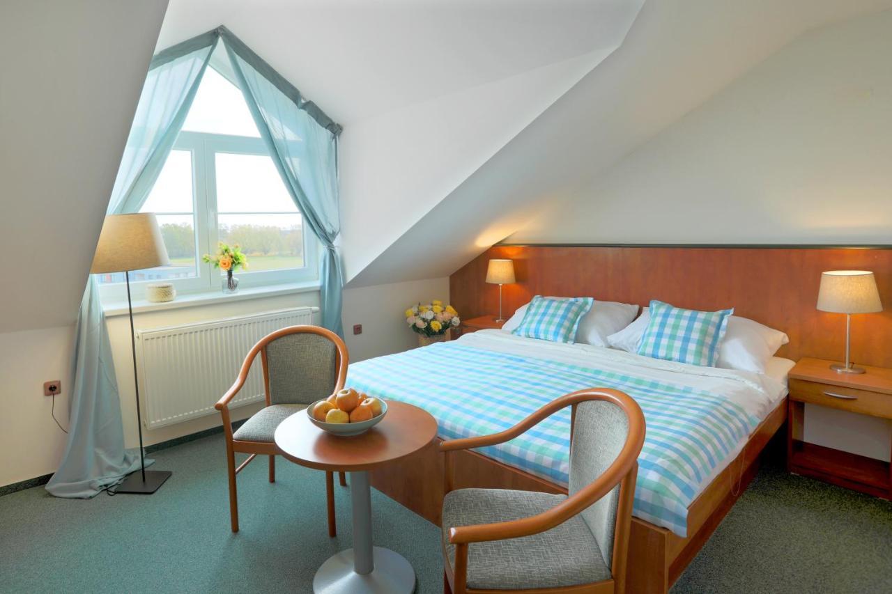 Hotel Brada Jičín Zewnętrze zdjęcie