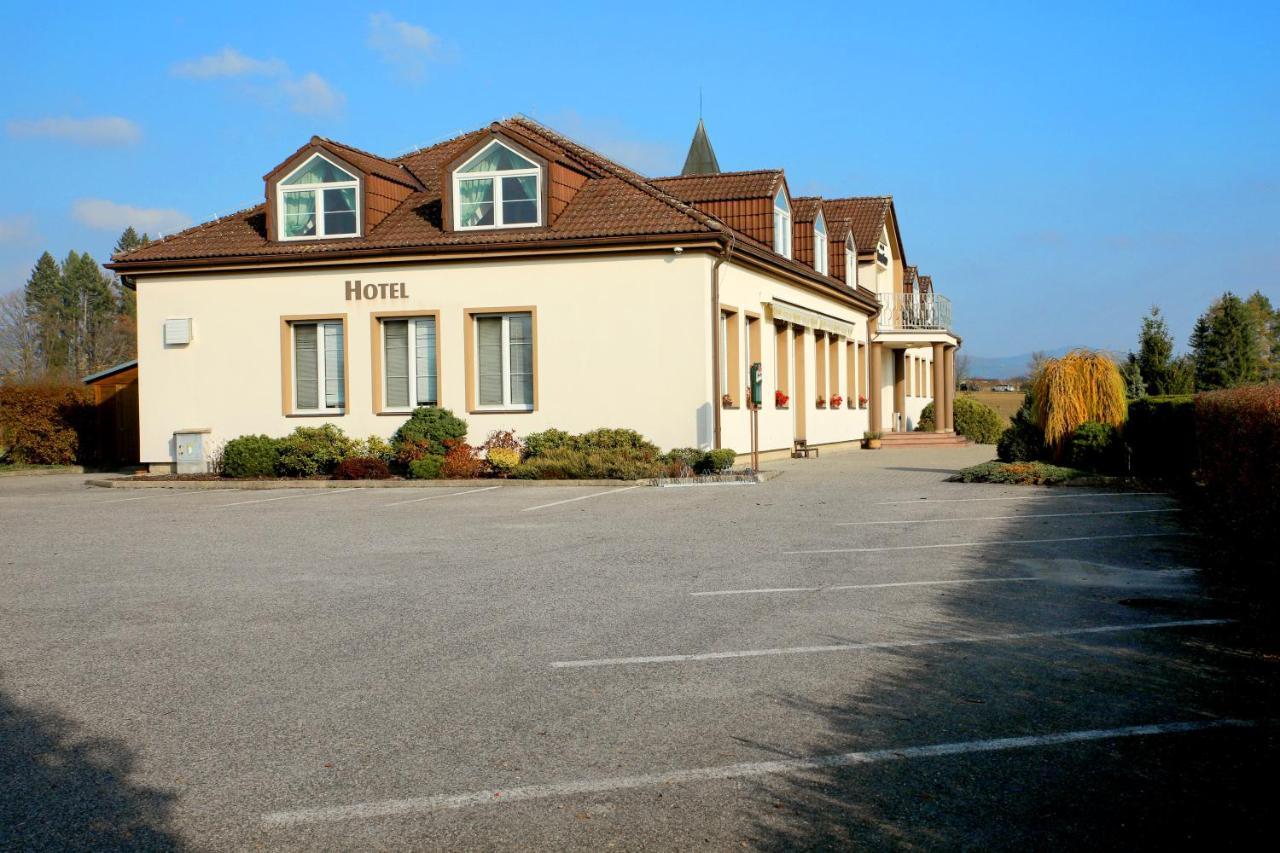 Hotel Brada Jičín Zewnętrze zdjęcie