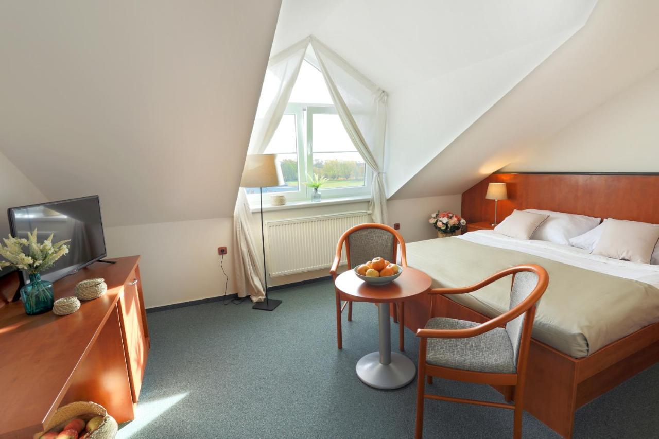 Hotel Brada Jičín Zewnętrze zdjęcie